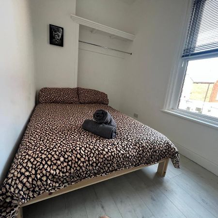 Safari Apartment, Free Parking, 10Min Walk To Blackpool Tower, Sleeps 12 Bagian luar foto
