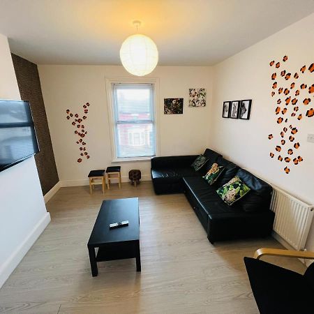 Safari Apartment, Free Parking, 10Min Walk To Blackpool Tower, Sleeps 12 Bagian luar foto