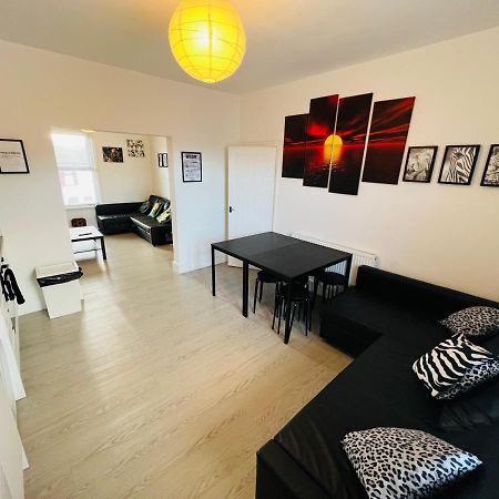 Safari Apartment, Free Parking, 10Min Walk To Blackpool Tower, Sleeps 12 Bagian luar foto