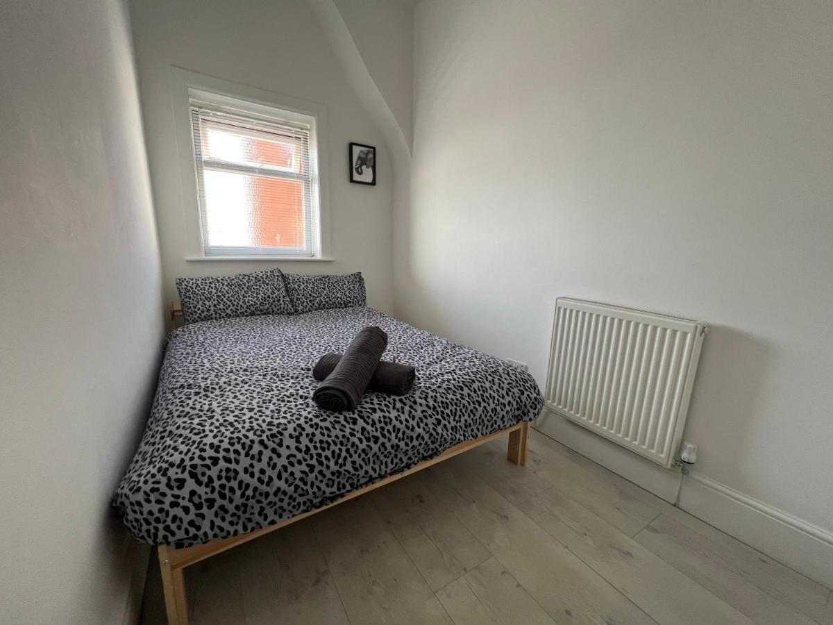 Safari Apartment, Free Parking, 10Min Walk To Blackpool Tower, Sleeps 12 Bagian luar foto