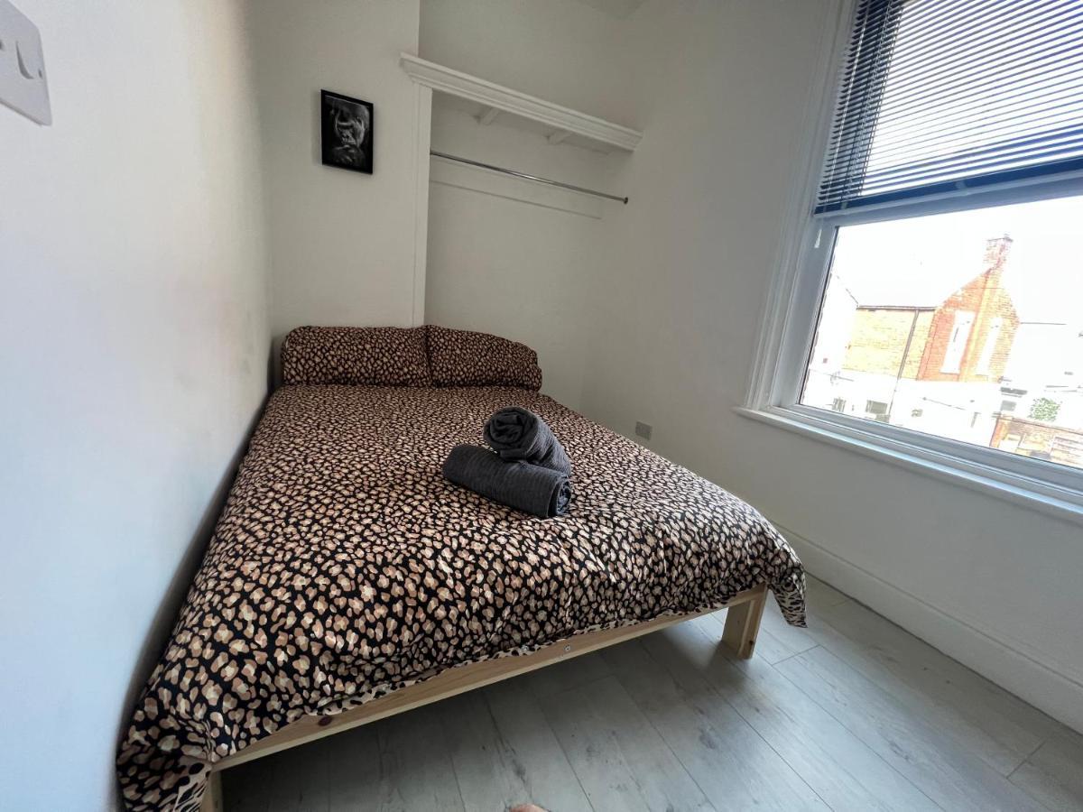 Safari Apartment, Free Parking, 10Min Walk To Blackpool Tower, Sleeps 12 Bagian luar foto