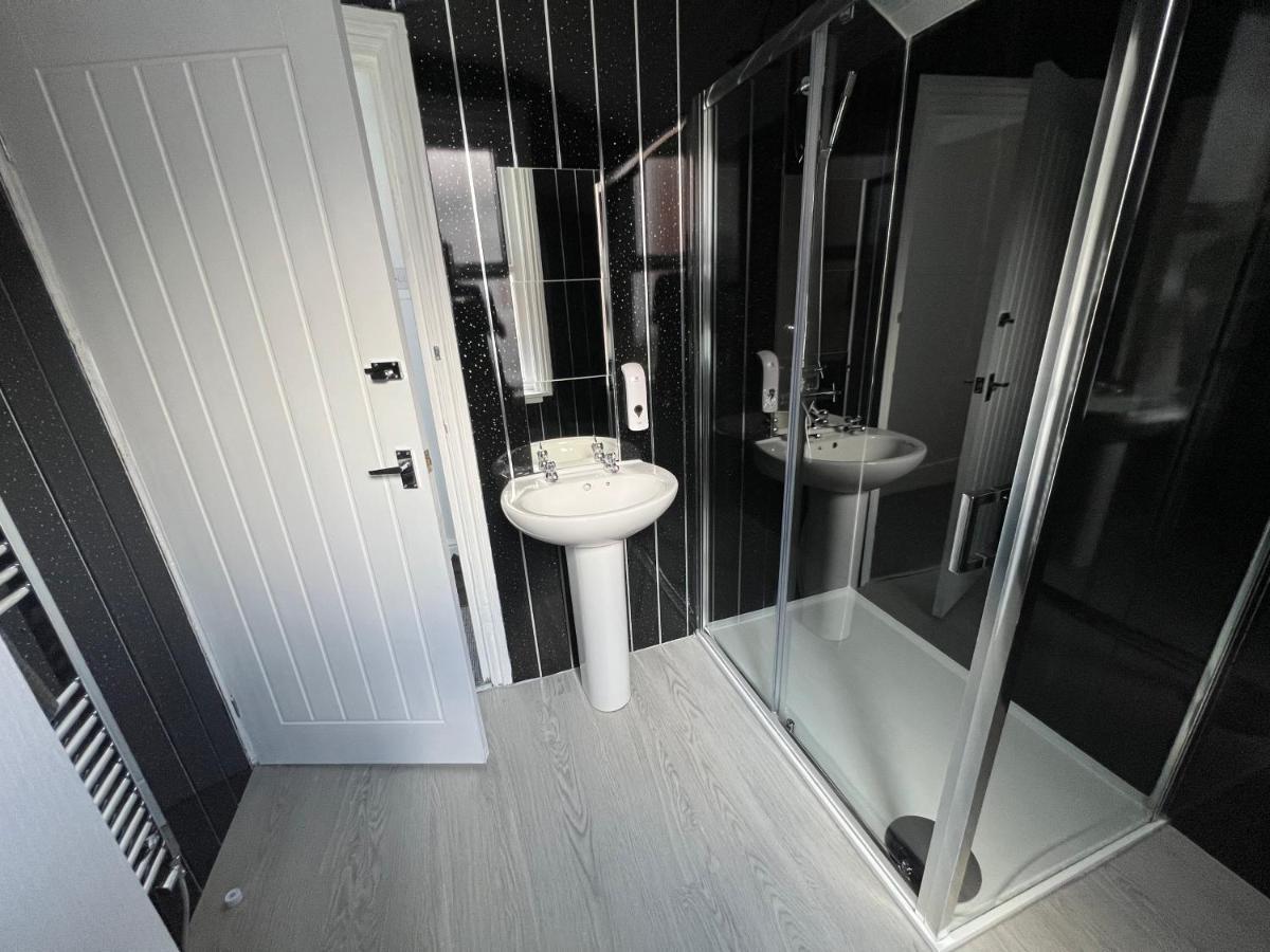 Safari Apartment, Free Parking, 10Min Walk To Blackpool Tower, Sleeps 12 Bagian luar foto