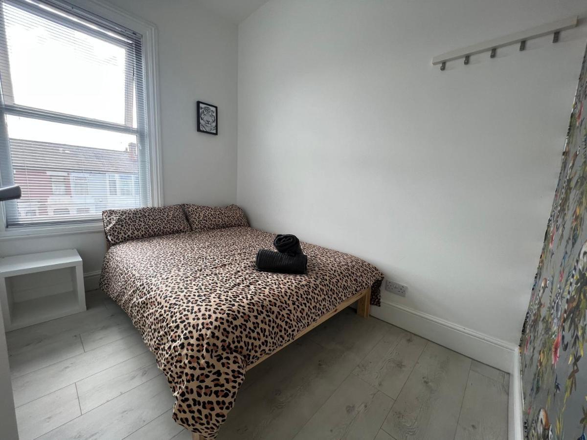 Safari Apartment, Free Parking, 10Min Walk To Blackpool Tower, Sleeps 12 Bagian luar foto