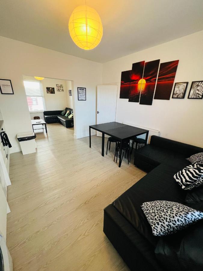 Safari Apartment, Free Parking, 10Min Walk To Blackpool Tower, Sleeps 12 Bagian luar foto