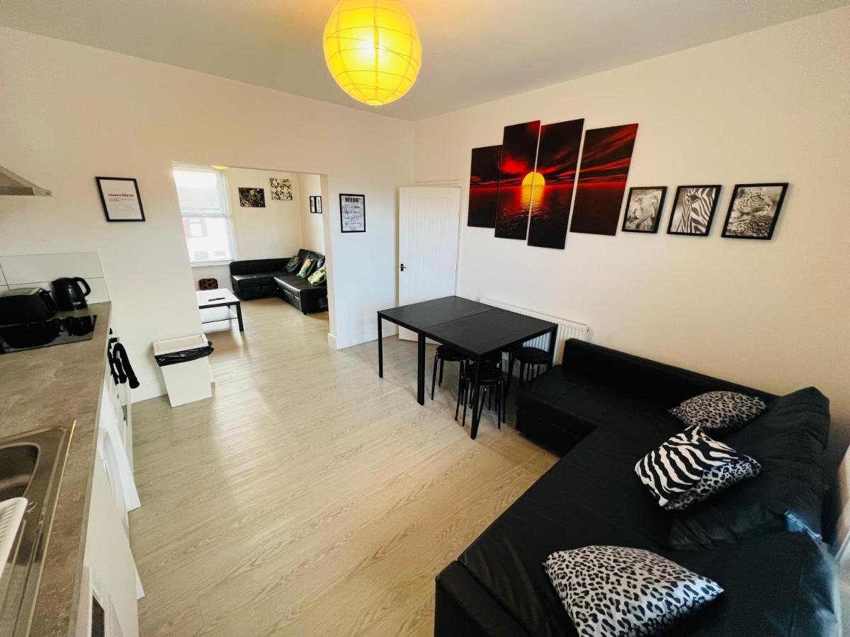 Safari Apartment, Free Parking, 10Min Walk To Blackpool Tower, Sleeps 12 Bagian luar foto
