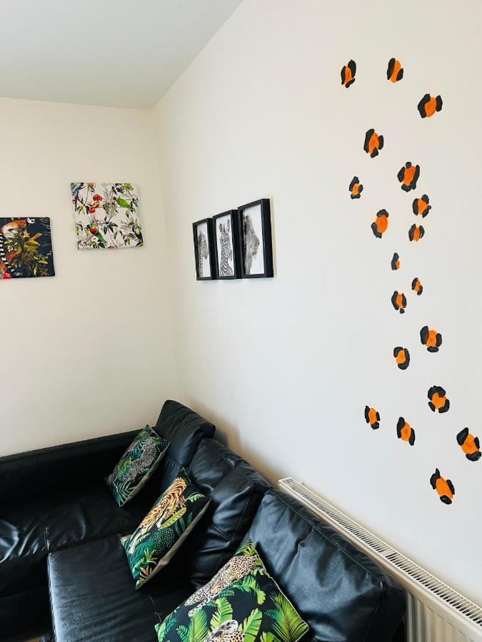 Safari Apartment, Free Parking, 10Min Walk To Blackpool Tower, Sleeps 12 Bagian luar foto